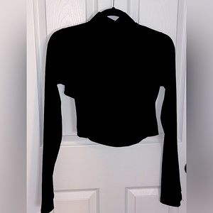 Forever 21 Active Crop triangular Back Design Long sleeves